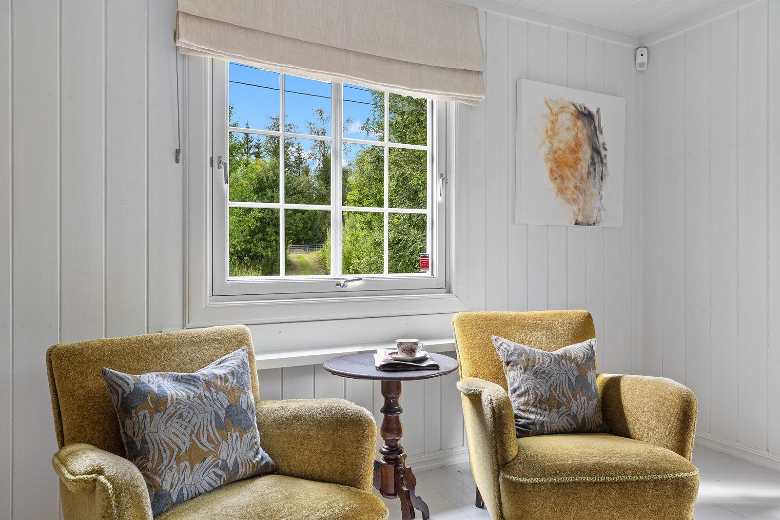 Stuen innredes lett i flere soner. Galleribilde