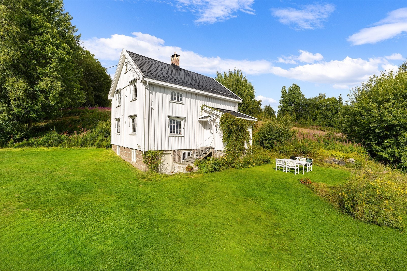 Tomten er svært solrik. Galleribilde