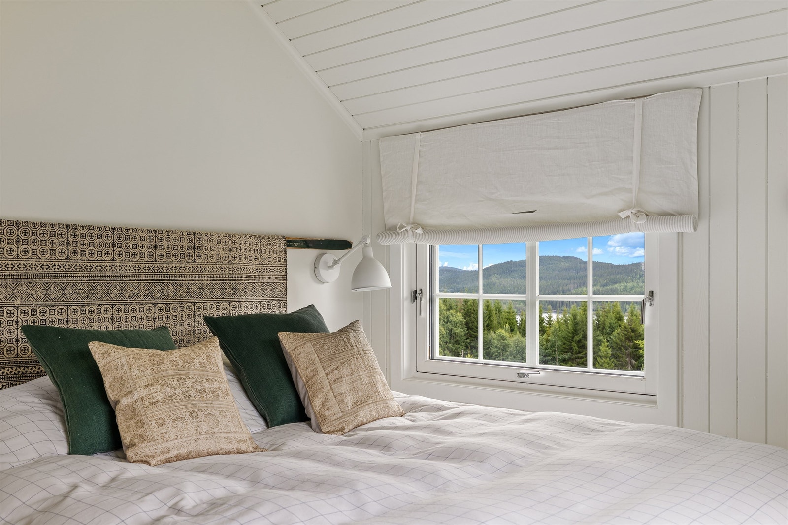 Utsikten fremstår som et maleri, og det er stille om nettene, så her sover du som et barn. Galleribilde