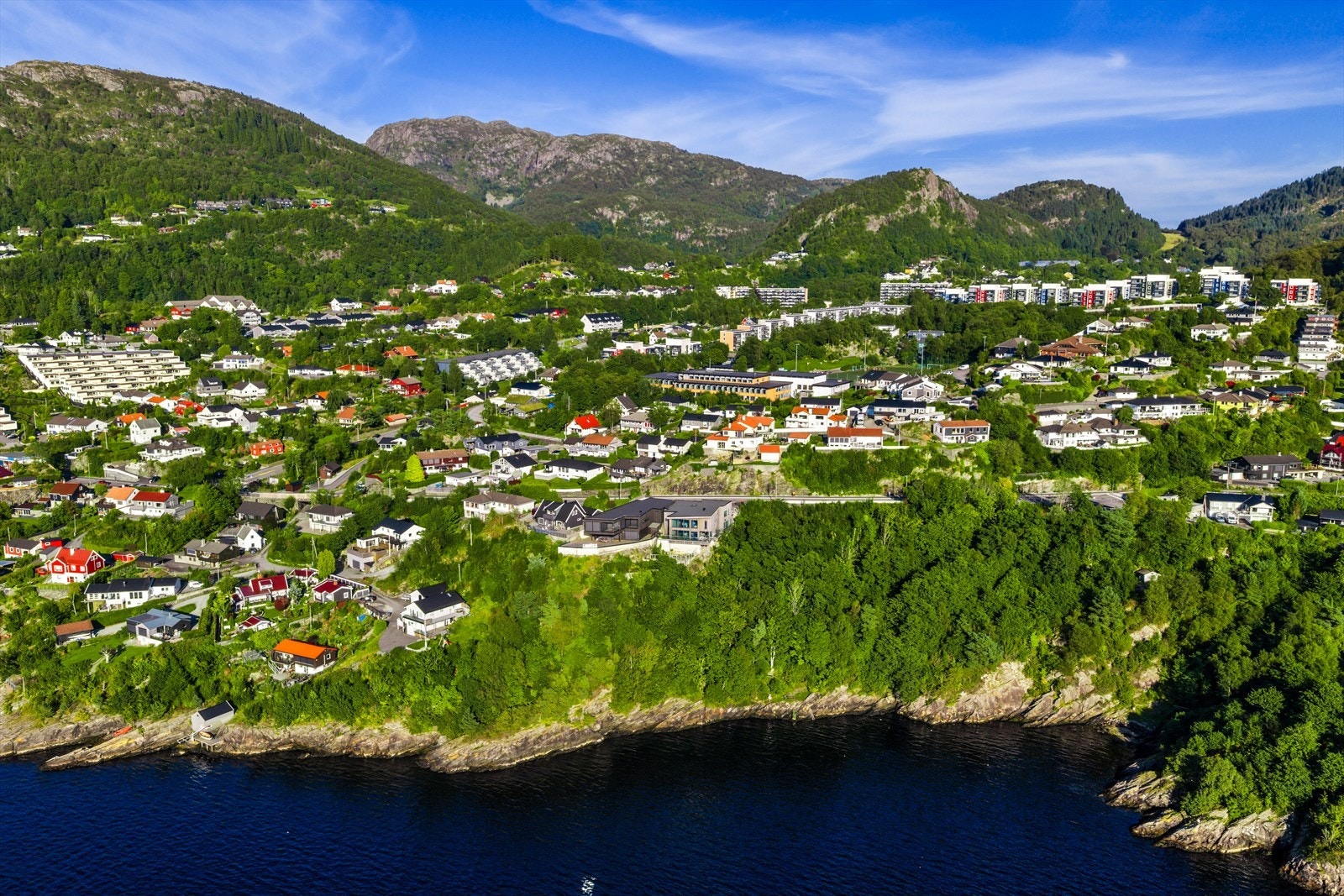 Kort vei også til fine rekreasjonsmuligheter og gode turmuligheter med nærhet til eksempelvis Toppenipa, Høgstefjellet og Nordgardsfjellet Galleribilde