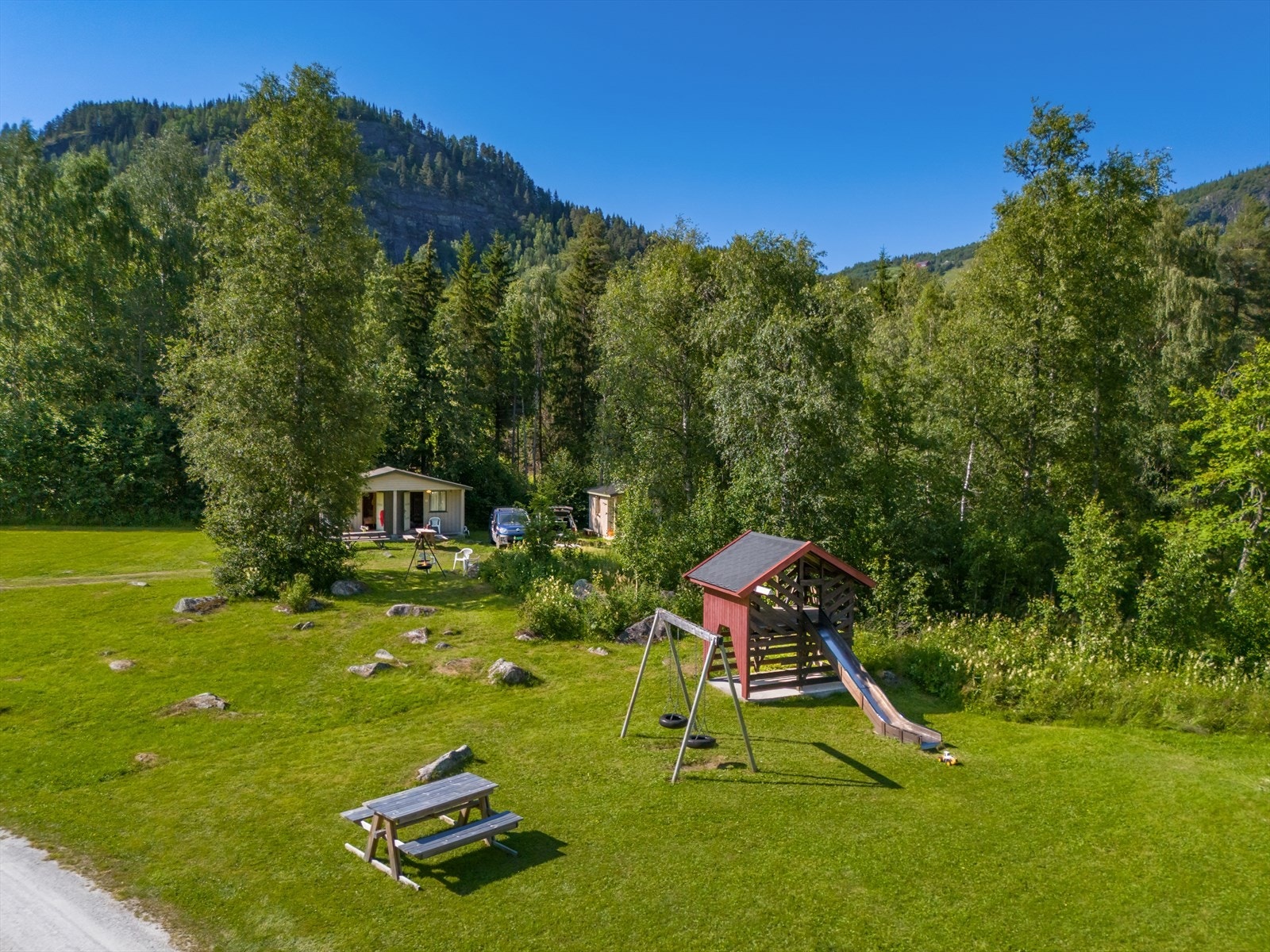 Egen lekeplass for de minste på campingplassens område. Galleribilde