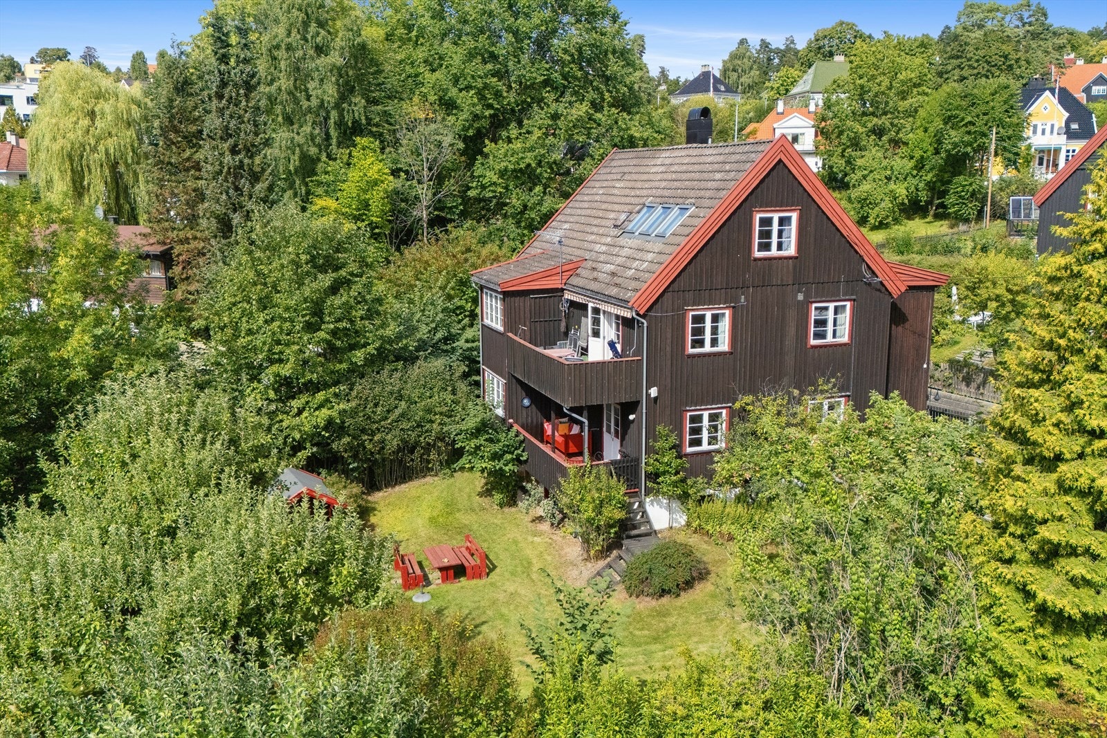 Velkommen til Adventveien 18! En vakker og svært sjelden mulighet på Abbediengen. Galleribilde