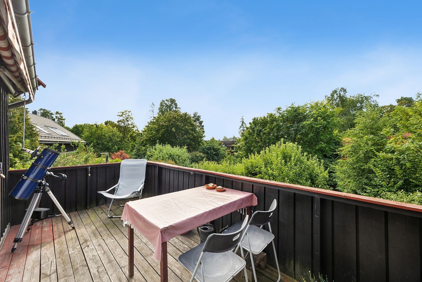 Fra stuen er det adkomst til en sørvest vendt veranda på ca. 12 m². Galleribilde