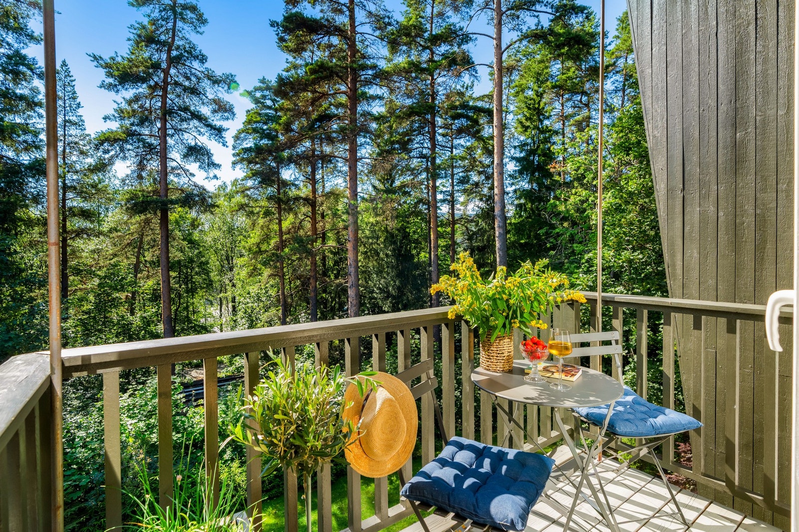 Utgang til balkong fra stuen. Galleribilde