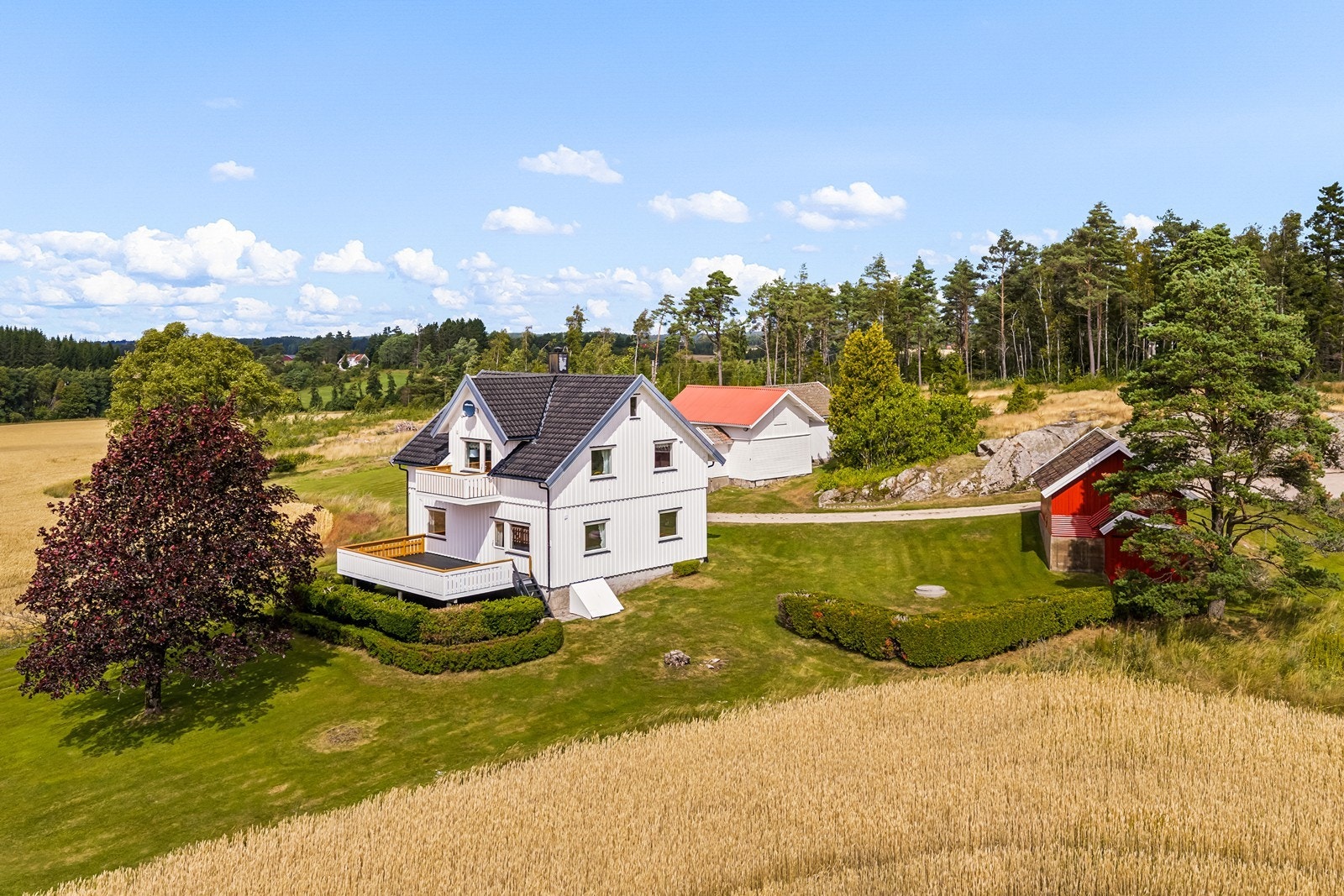 Tomten er på ca. 5,3 mål Galleribilde