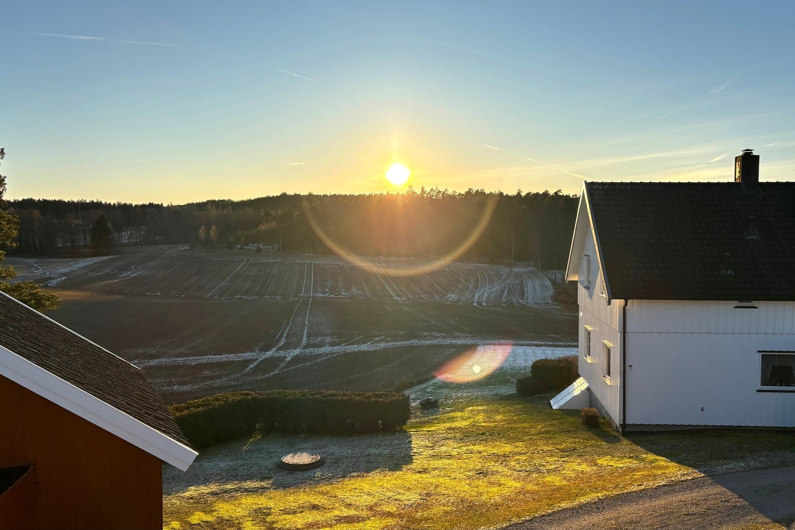 Midvinter har man sol til kl. 14:30 (Selgers private bilde) Galleribilde