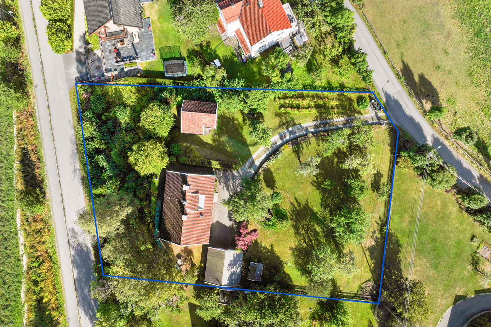 En stor og idyllisk eiendom på hele 2644 m² Galleribilde