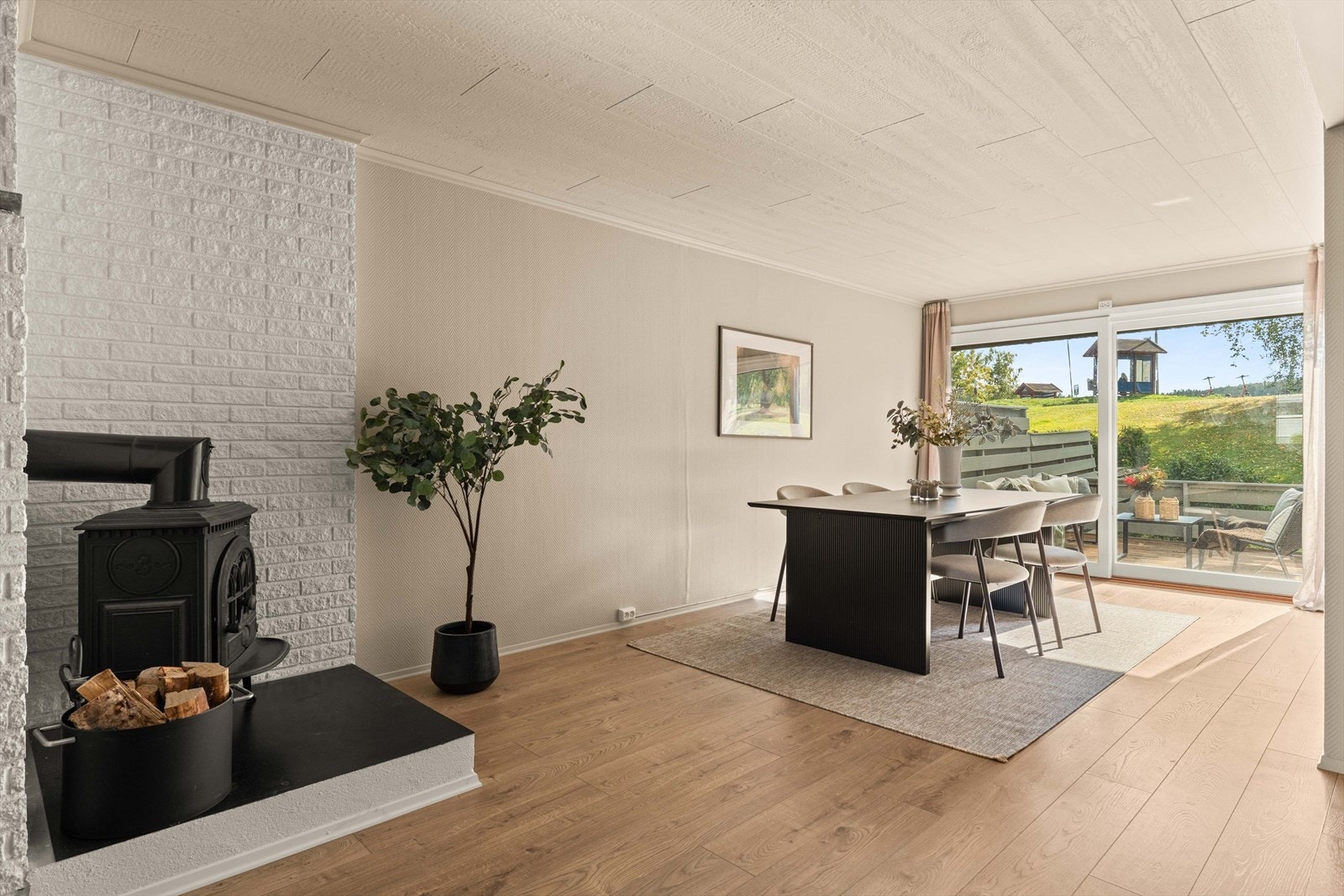 Dette er et innholdsrikt og attraktivt rekkehus med fin beliggenhet på Skjetten. Galleribilde