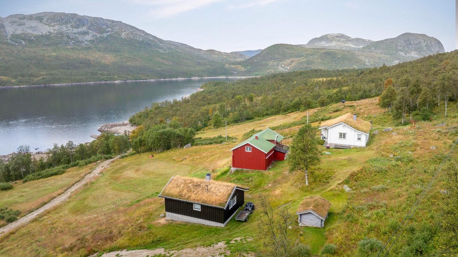 Eiendommen ligger i et fantastisk naturområde som er et eldorado for jakt, fiske og friluftsopplevelser Galleribilde
