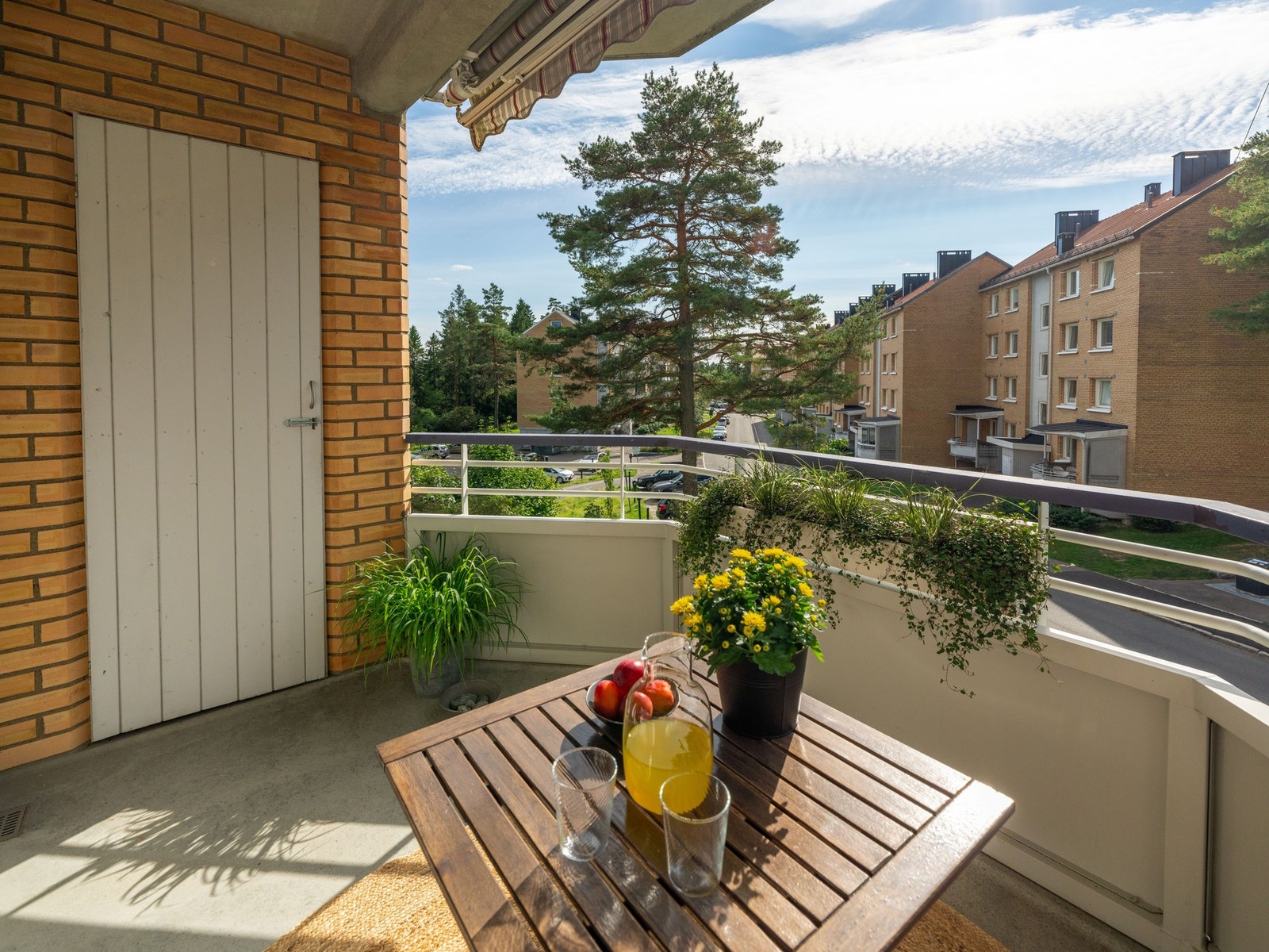 Praktisk utvendig bod i tilknytning til balkongen. Galleribilde