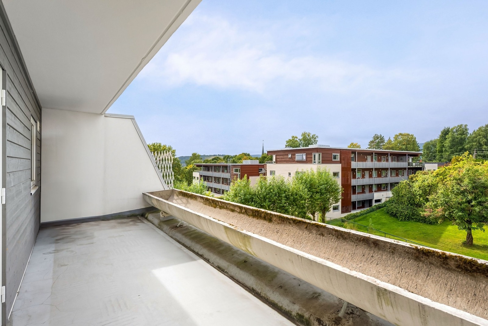Stor terrasse med nydelige solforhold Galleribilde
