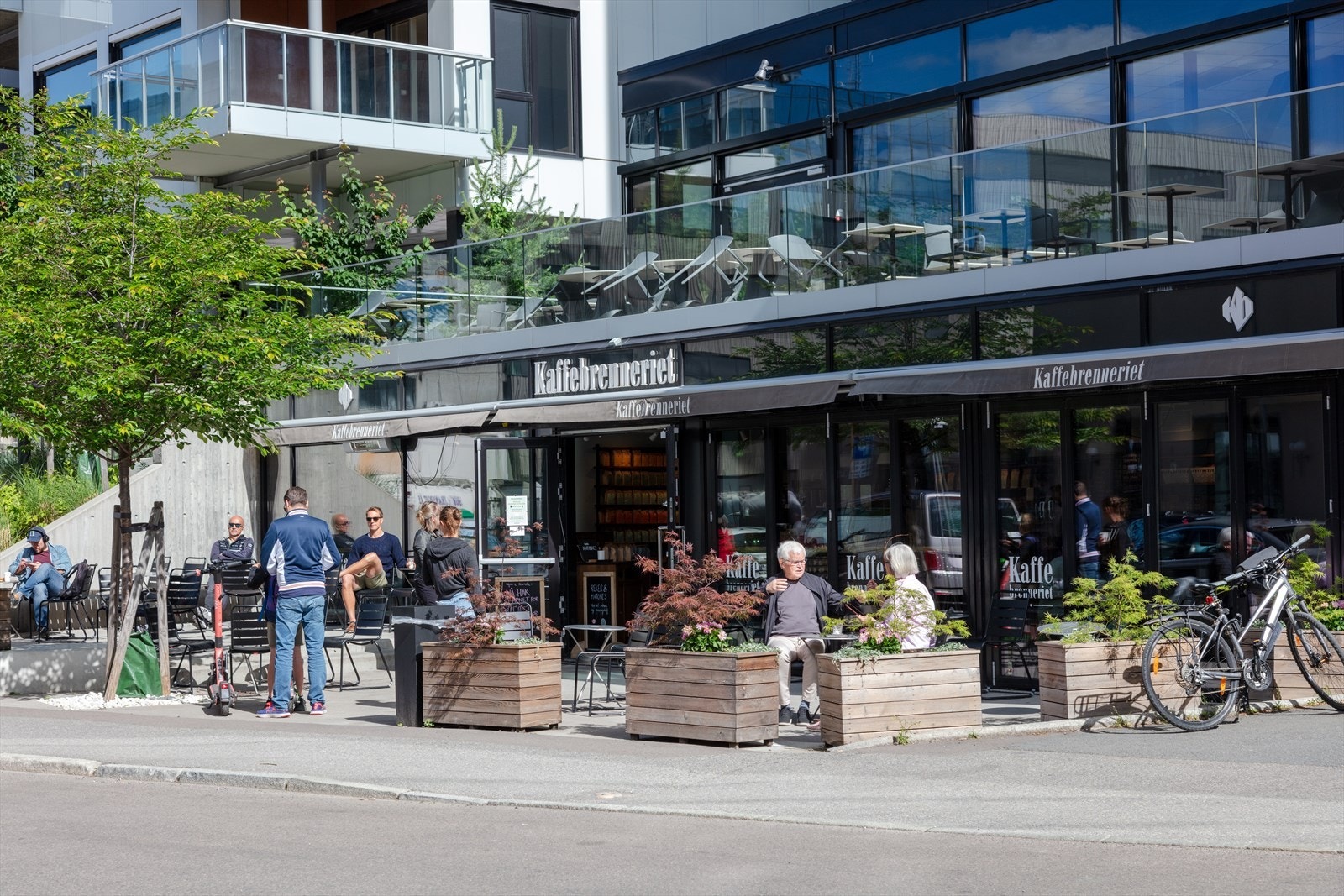 Kort vei til et bredt utvalg av kaffebarer og spisesteder. Galleribilde