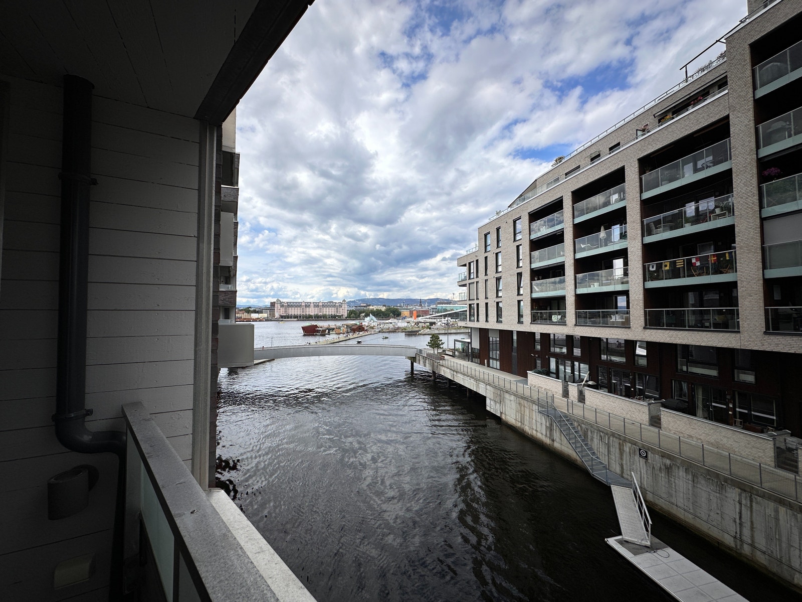 Utsikt fra balkong Galleribilde