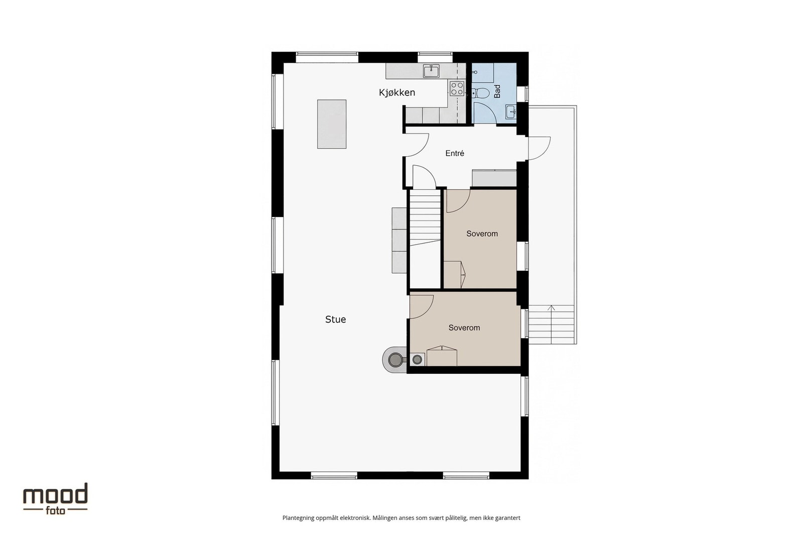 Hovedetasjen har et areal på 114 m² | Arealet for stue/kjøkken har takhøyde på 2.49 meter og utgjør 73.5 m² Galleribilde