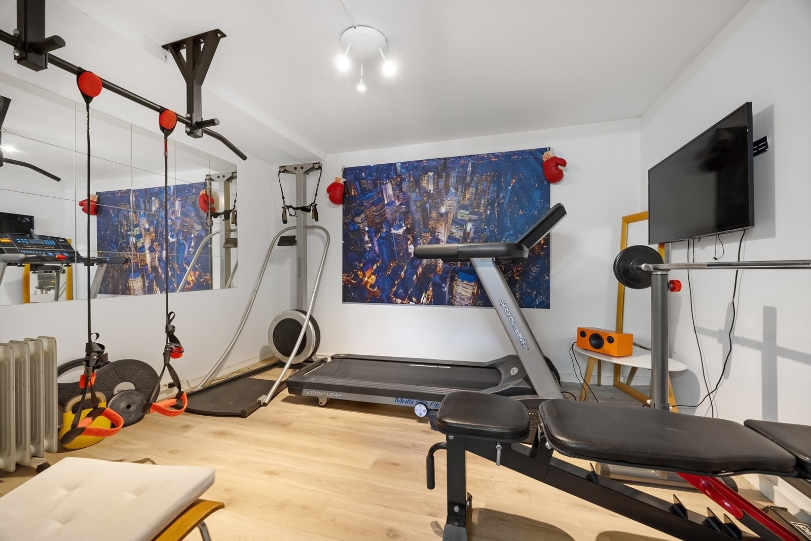 Innredet gym under carport Galleribilde