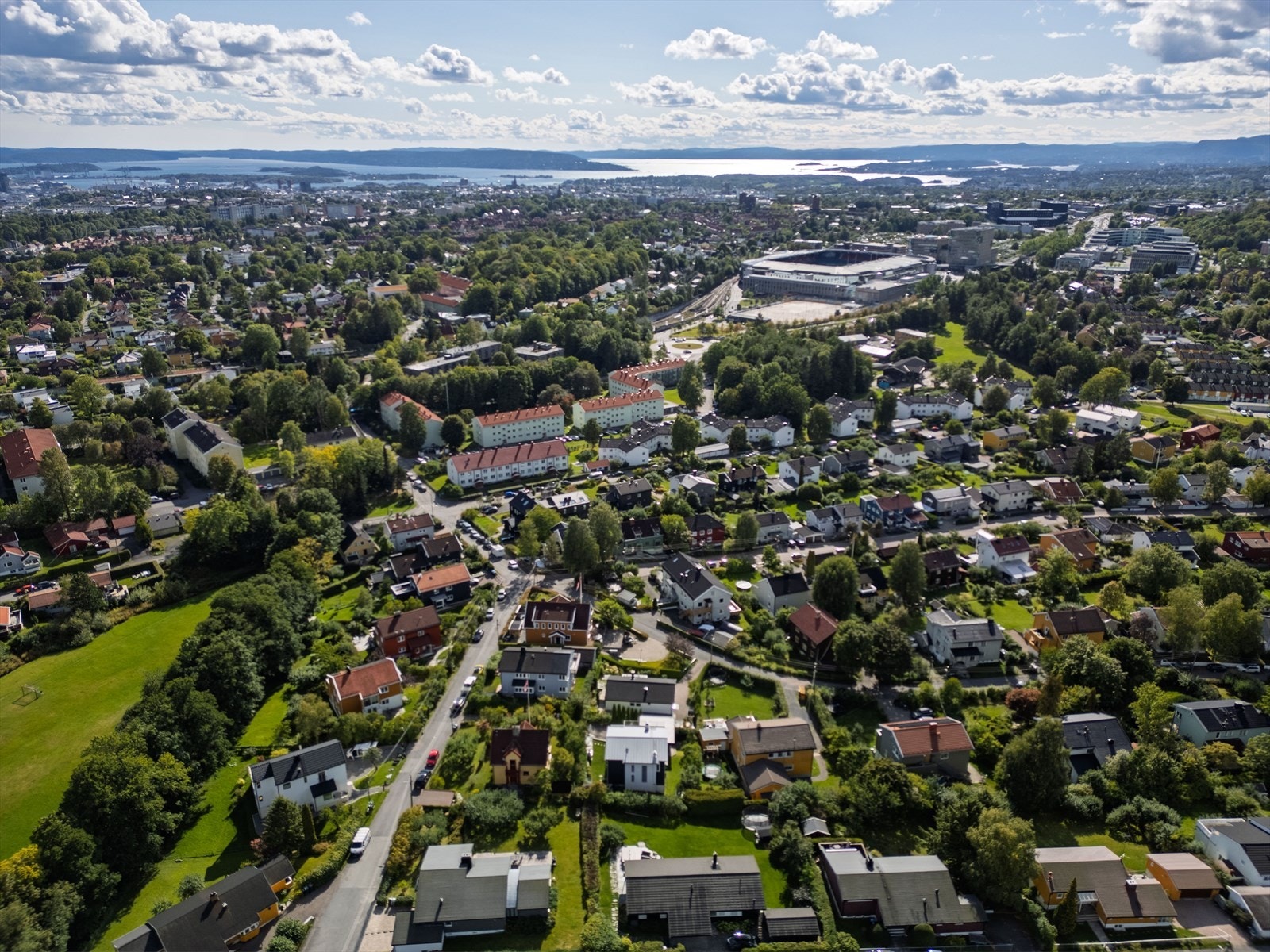Både buss og T-bane ligger ca 5 minutter unna med gange Galleribilde