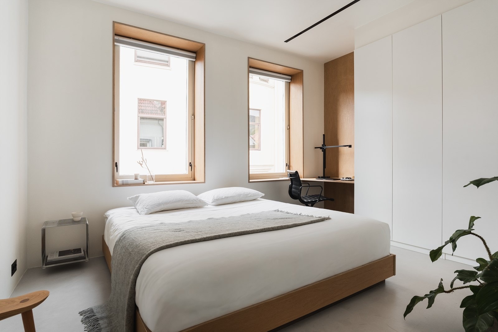 Soverom på 12,3 m² med innrammet garderobeløsning. Galleribilde