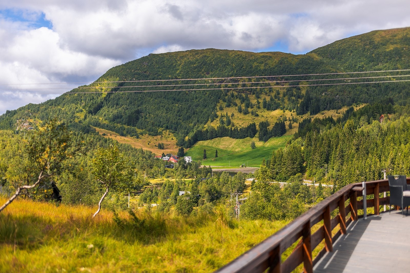 Det er relativt kort vei til både Dalekvam sentrum og Voss med daglige servicetilbud og togforbindelser til Bergen. Galleribilde
