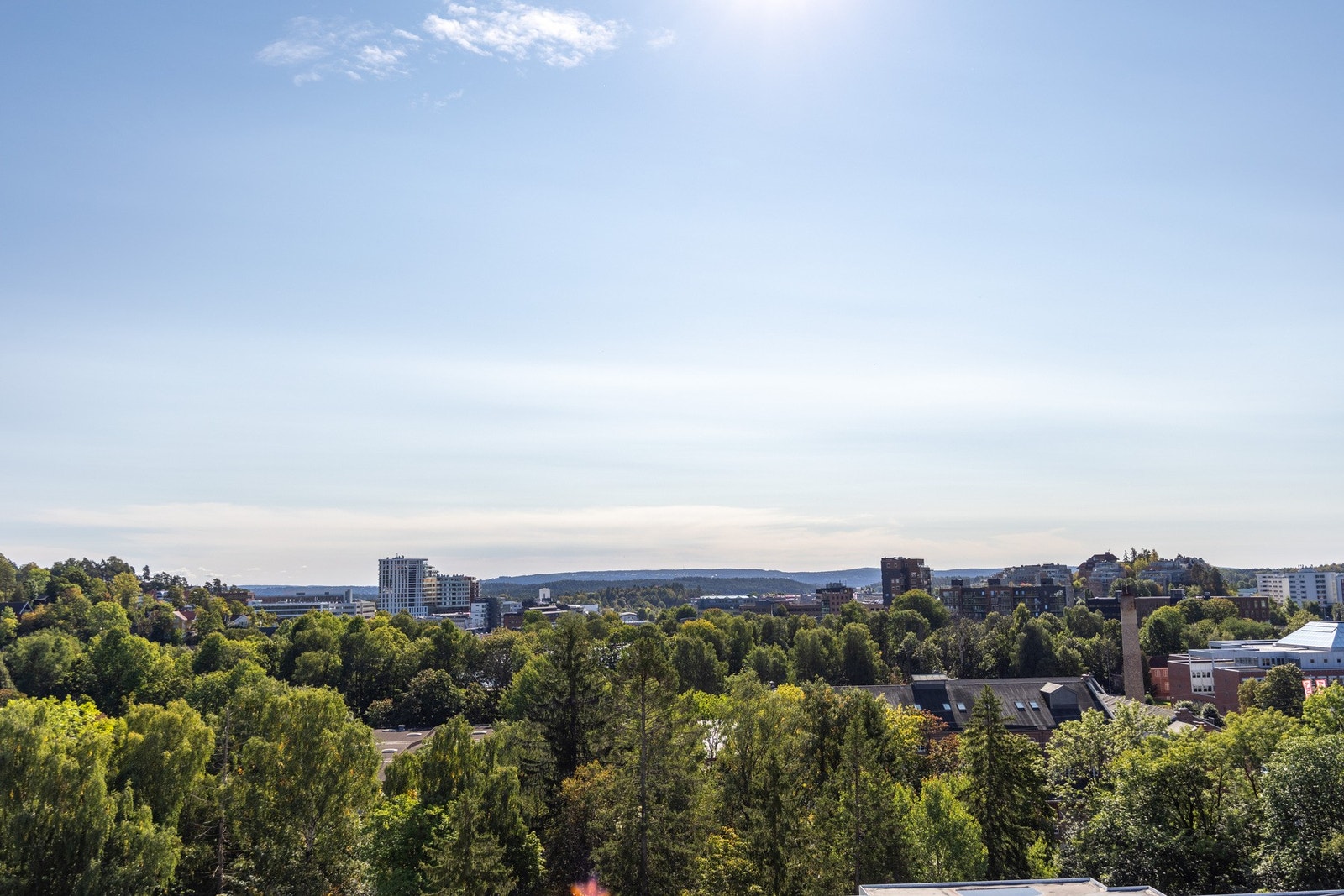 Fantastisk utsikt over Sandvika og nærområdet. Galleribilde