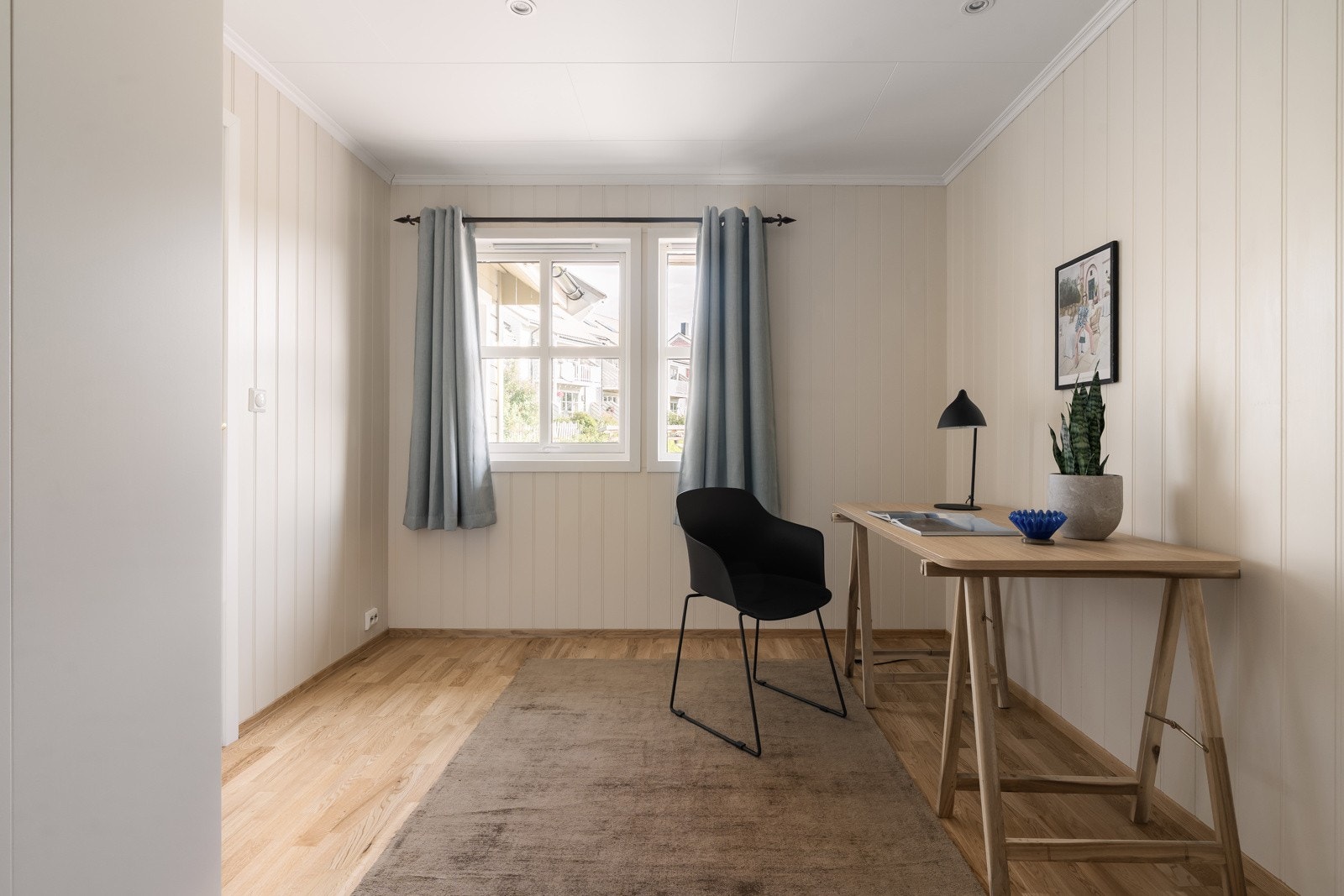 Rommet kan fungere som gjesterom eller kontor - alt etter ditt behov.