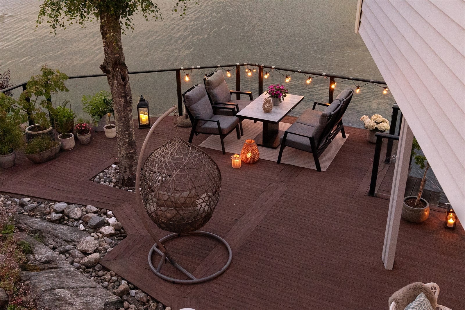 - Boligen har fantastiske uteområder med altan, terrasse, takterrasse og en lekker hage - Galleribilde