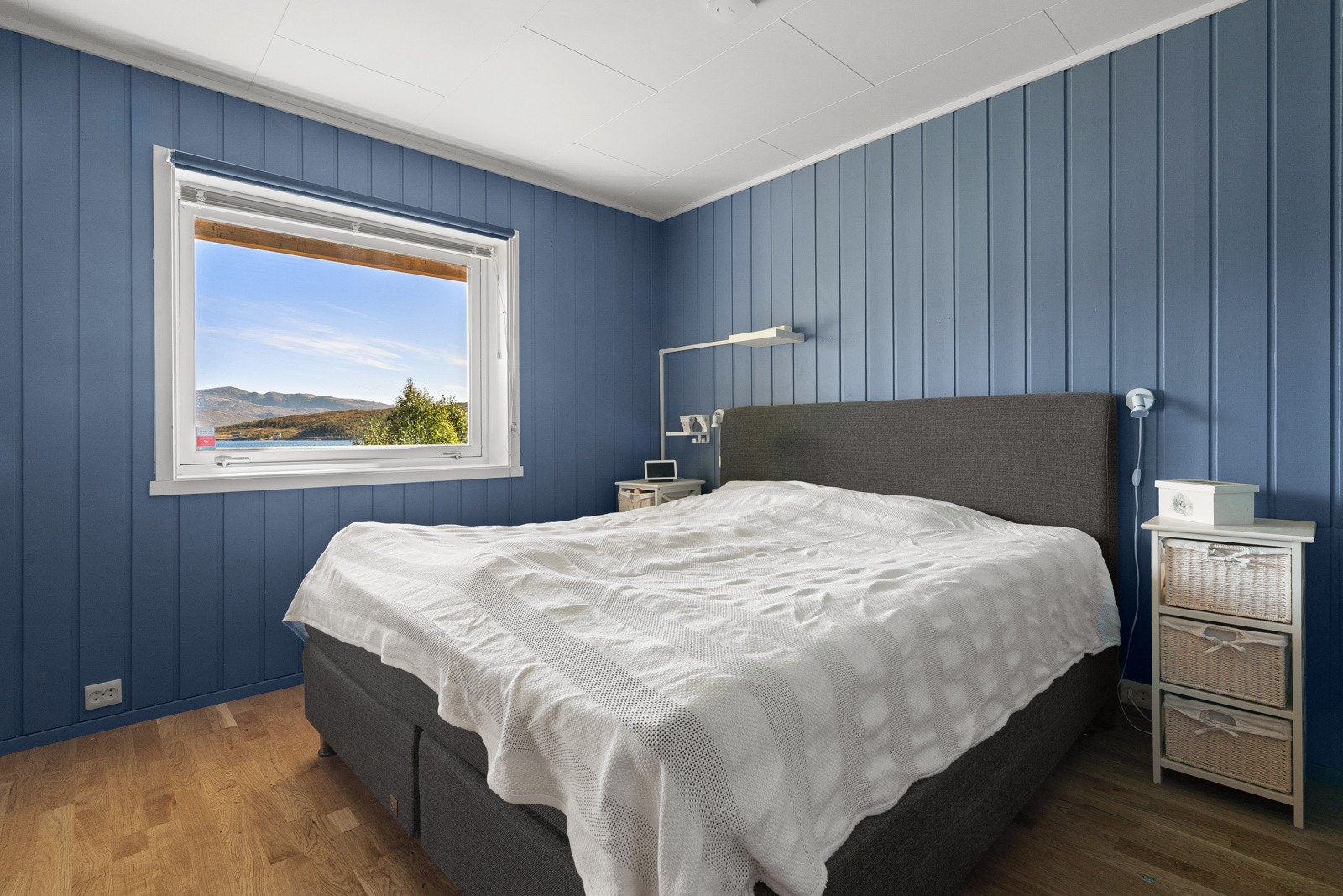 Hovedsoverom med god plass til dobbelsenga.