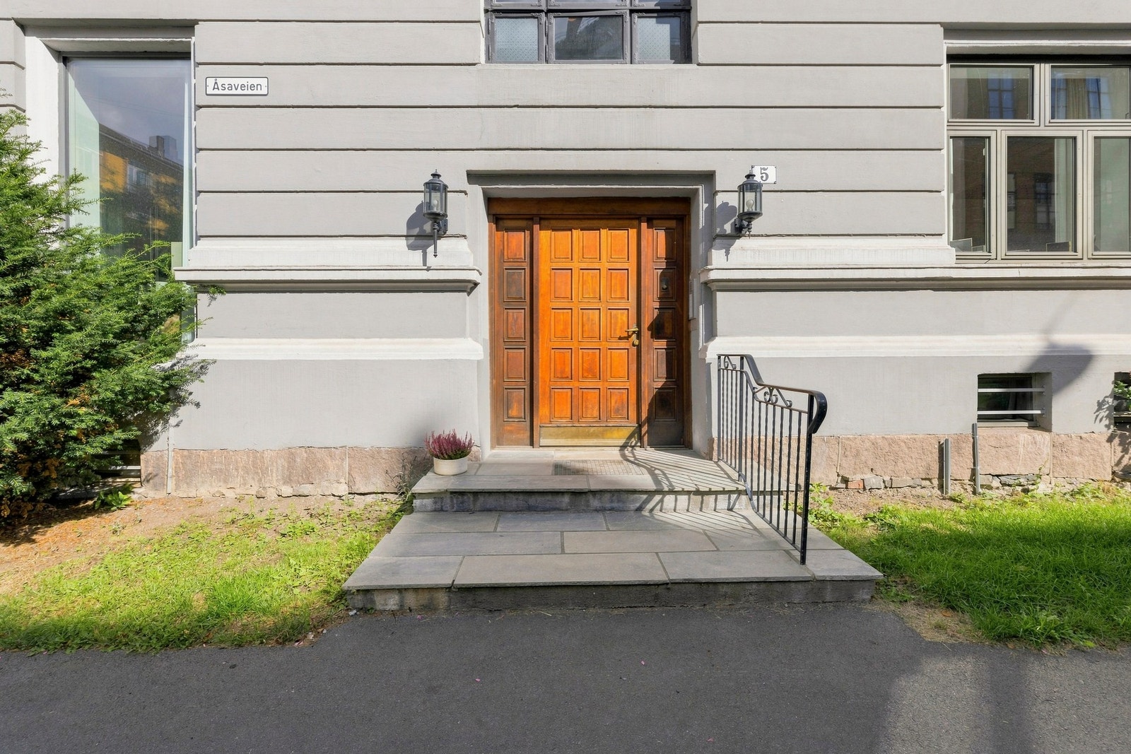Felles inngangsparti. Galleribilde