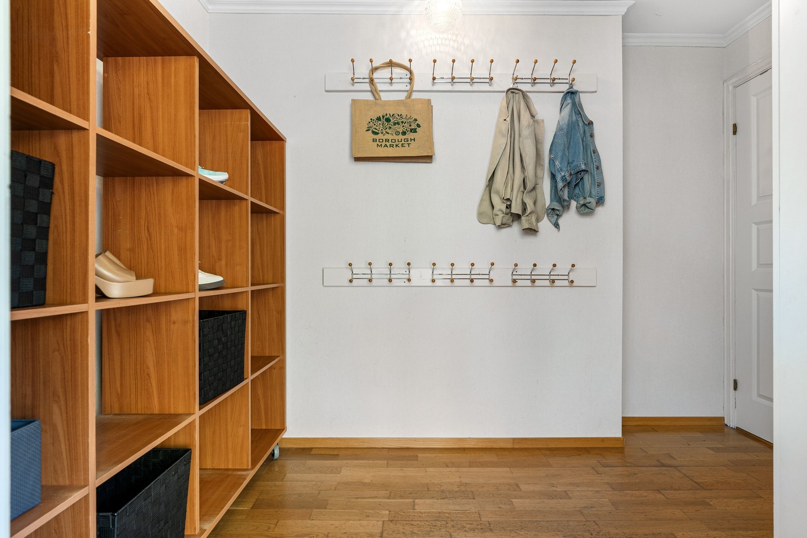 Bi-inngang med gode lagringsmuligheter. Galleribilde