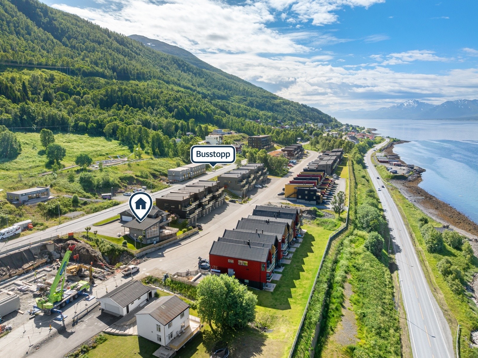 Her bor du attraktivt med kort vei til både Tromsø Sentrum, Amfisenteret Pyramiden, bussforbindelser, skoler og barnehager.