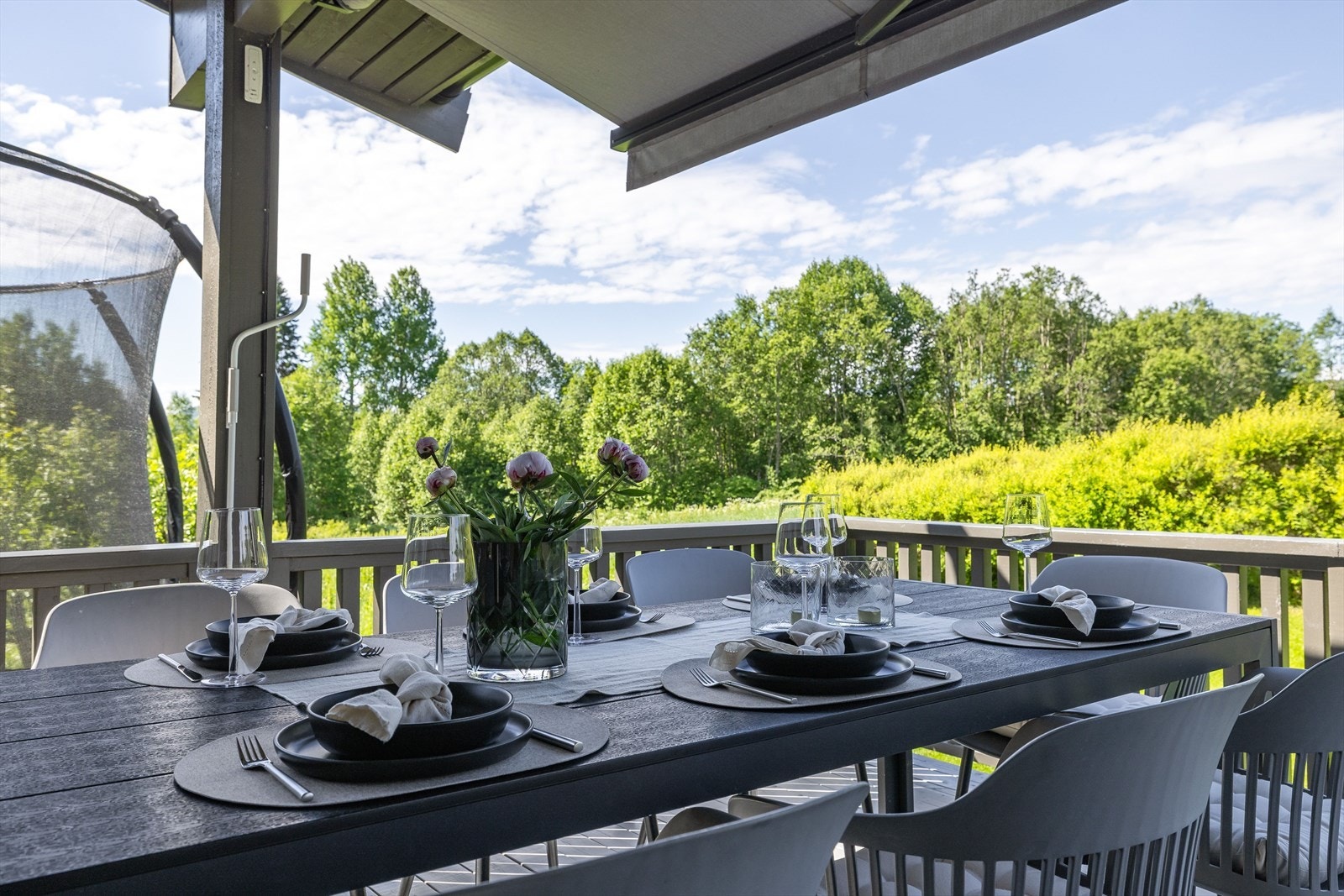 Dette er uten tvil en skikkelig fin plass for lange og late sommerdager, samt sene kvelder! Galleribilde