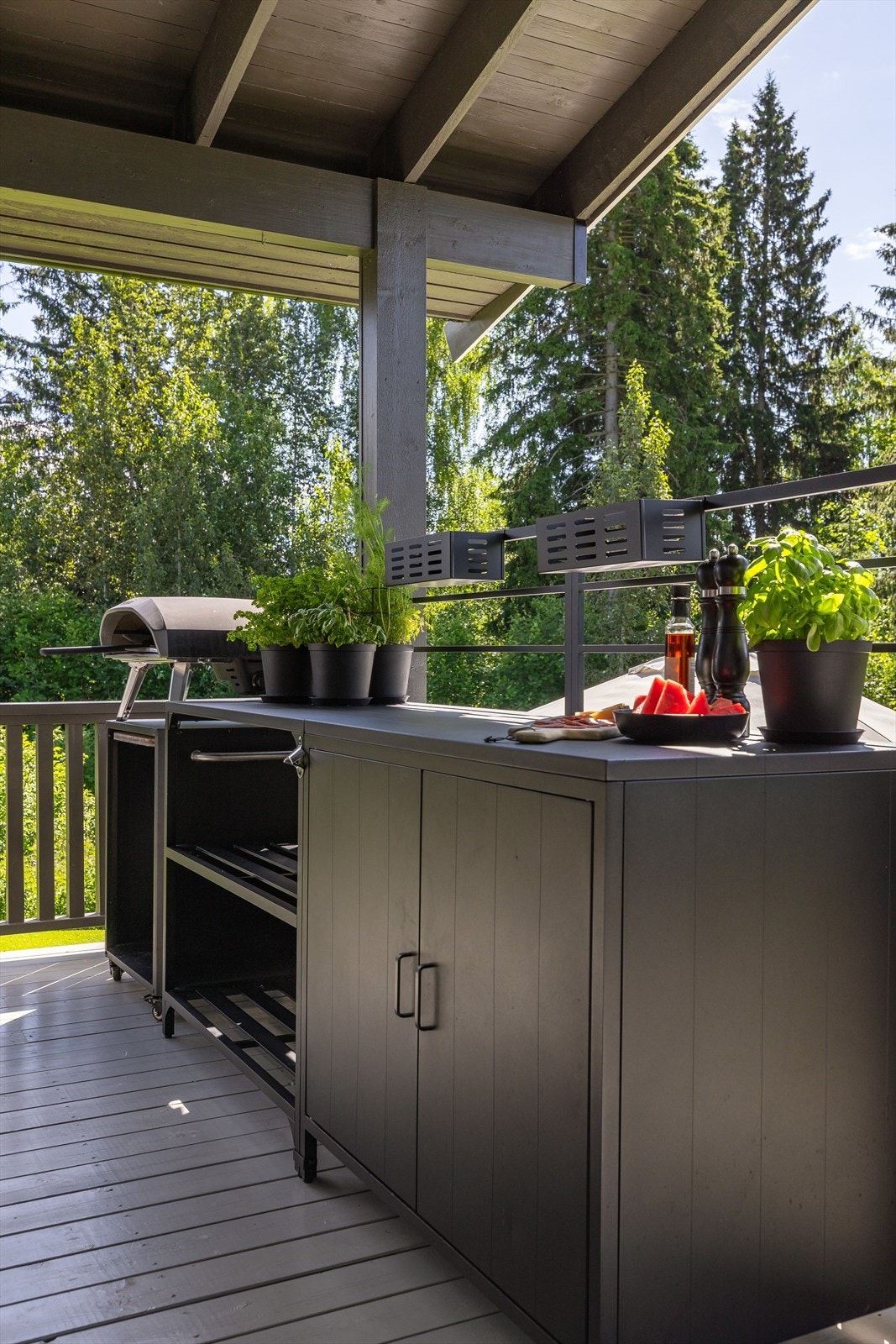 På terrassen er det også montert et flott utekjøkken! Galleribilde