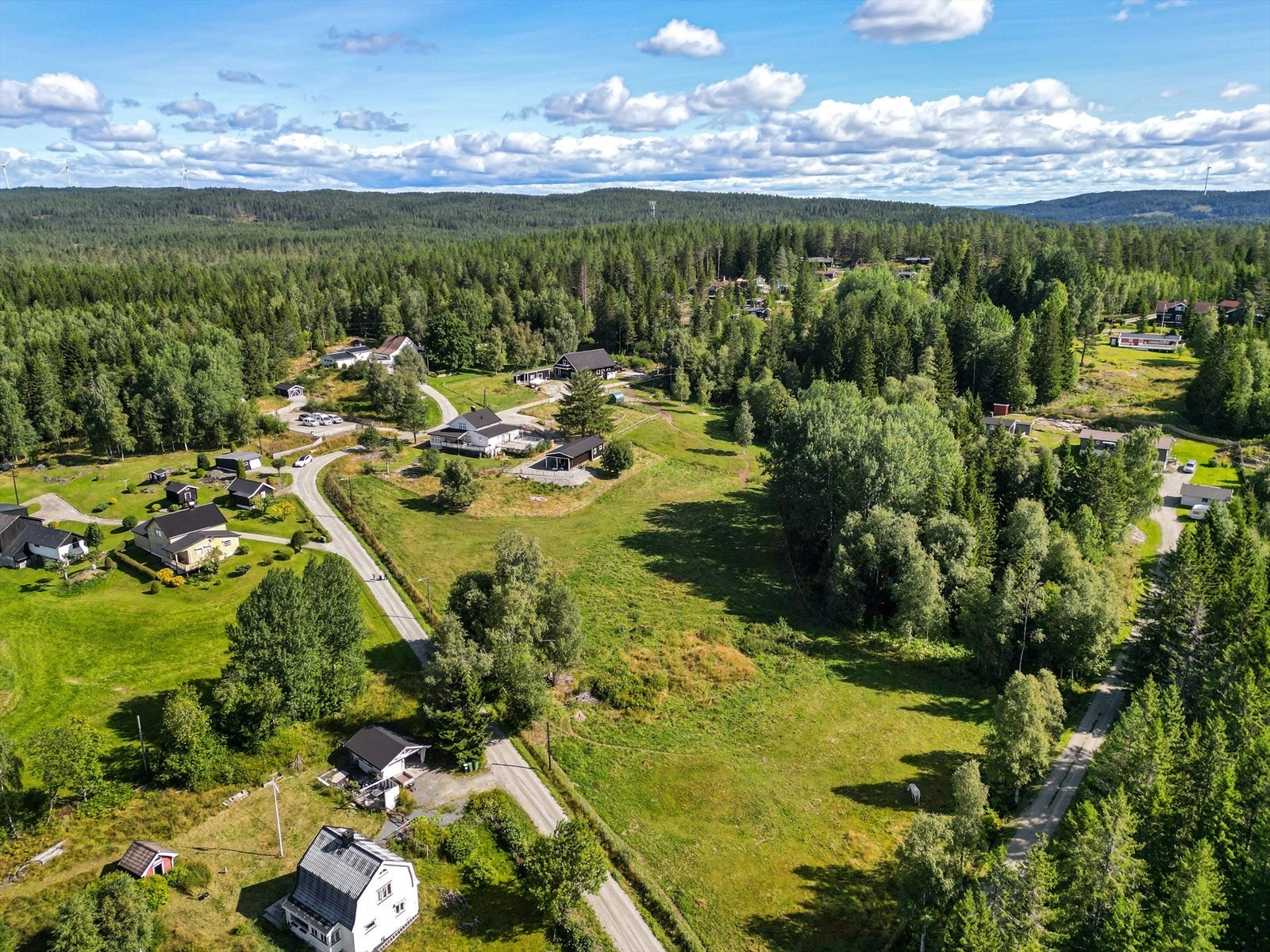 Landlig og innholdsrik eiendom med flott beliggenhet og gode utearealer. Foto: Pholio Fotograf: Hilde Hexeberg Galleribilde