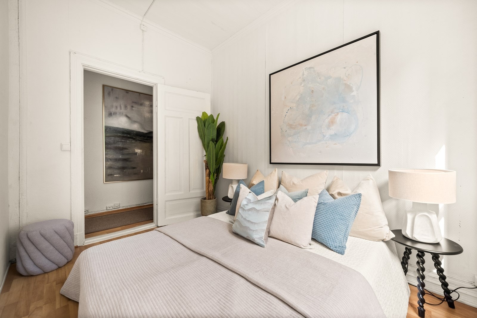 Soverommet har inngang fra gangen. Galleribilde