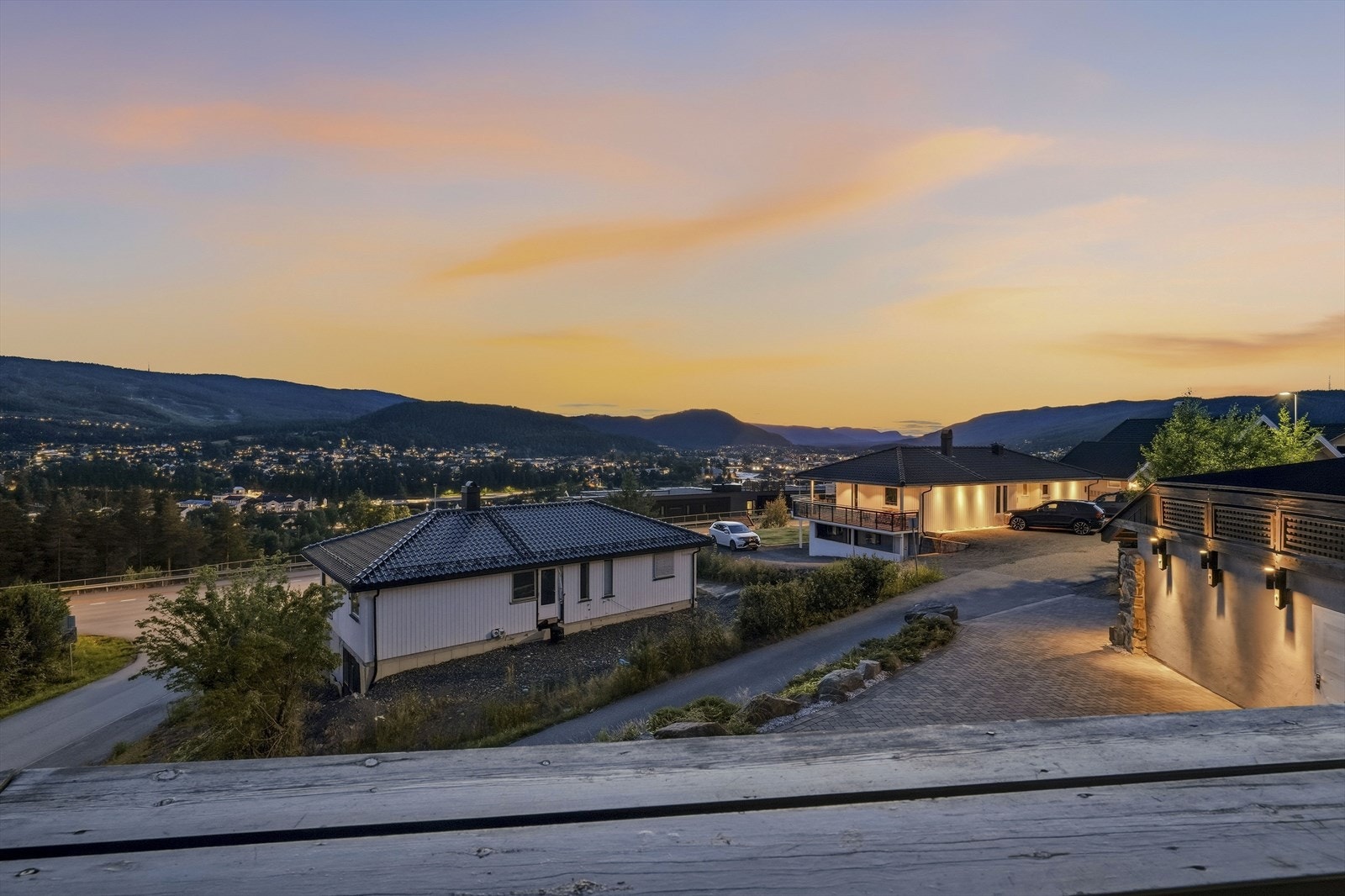 Utsikten på kveldstid. Galleribilde