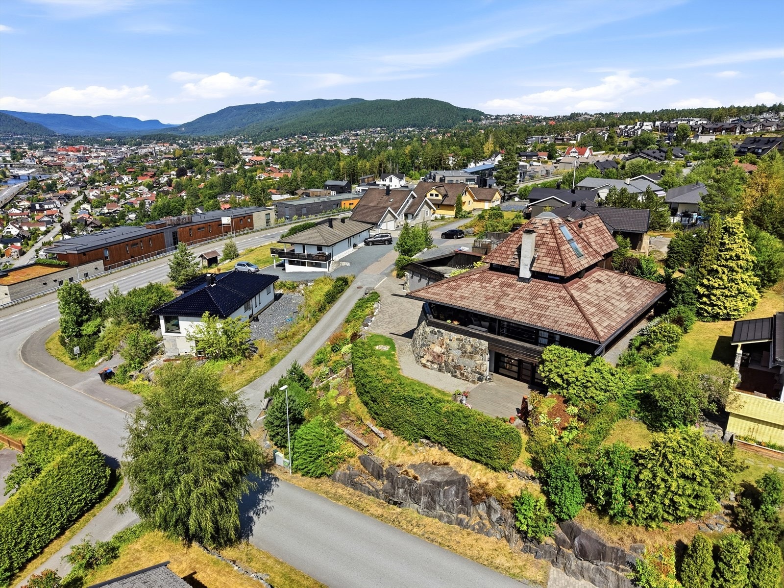 Attraktiv beliggenhet på pynten av terrenget. Galleribilde