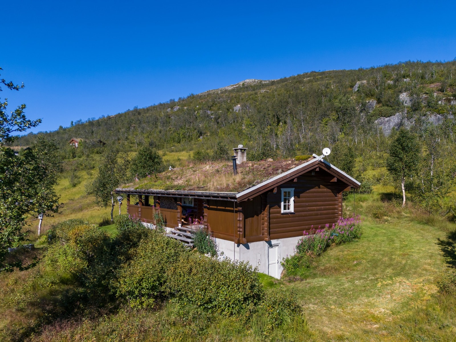 Med en hytte på Vestre Maursetla 99 er du omgitt av storslått natur og vakre landskap Galleribilde