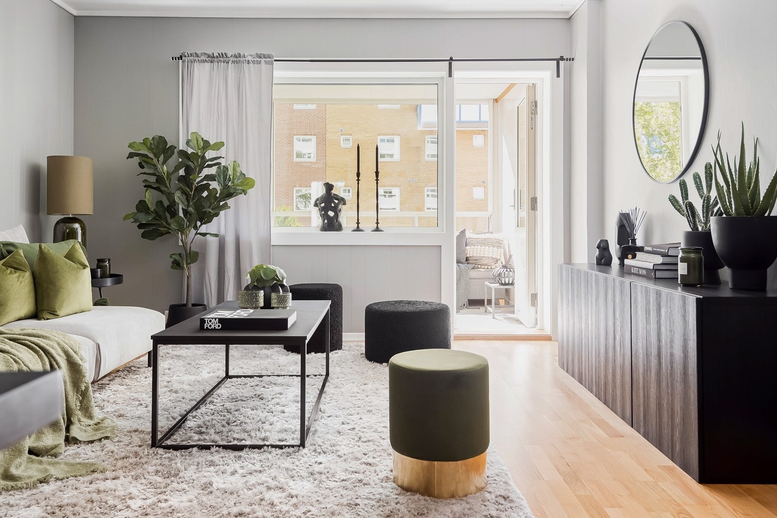 Her bor du i umiddelbar nærhet til NTNU Gløshaugen, NTNU Handelshøyskolen, St.Olavs hospital og Studentersamfundet. Det er også gangavstand til Trondheim sentrum. Galleribilde