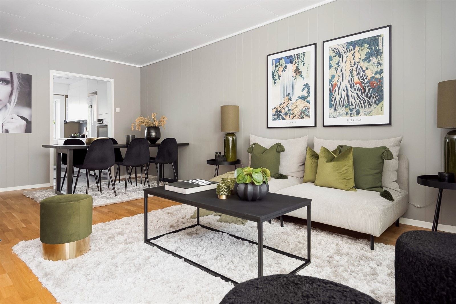 Leiligheten byr på en romslig stue på hele 23 m² med god plass for flere møbleringsmuligheter. Galleribilde