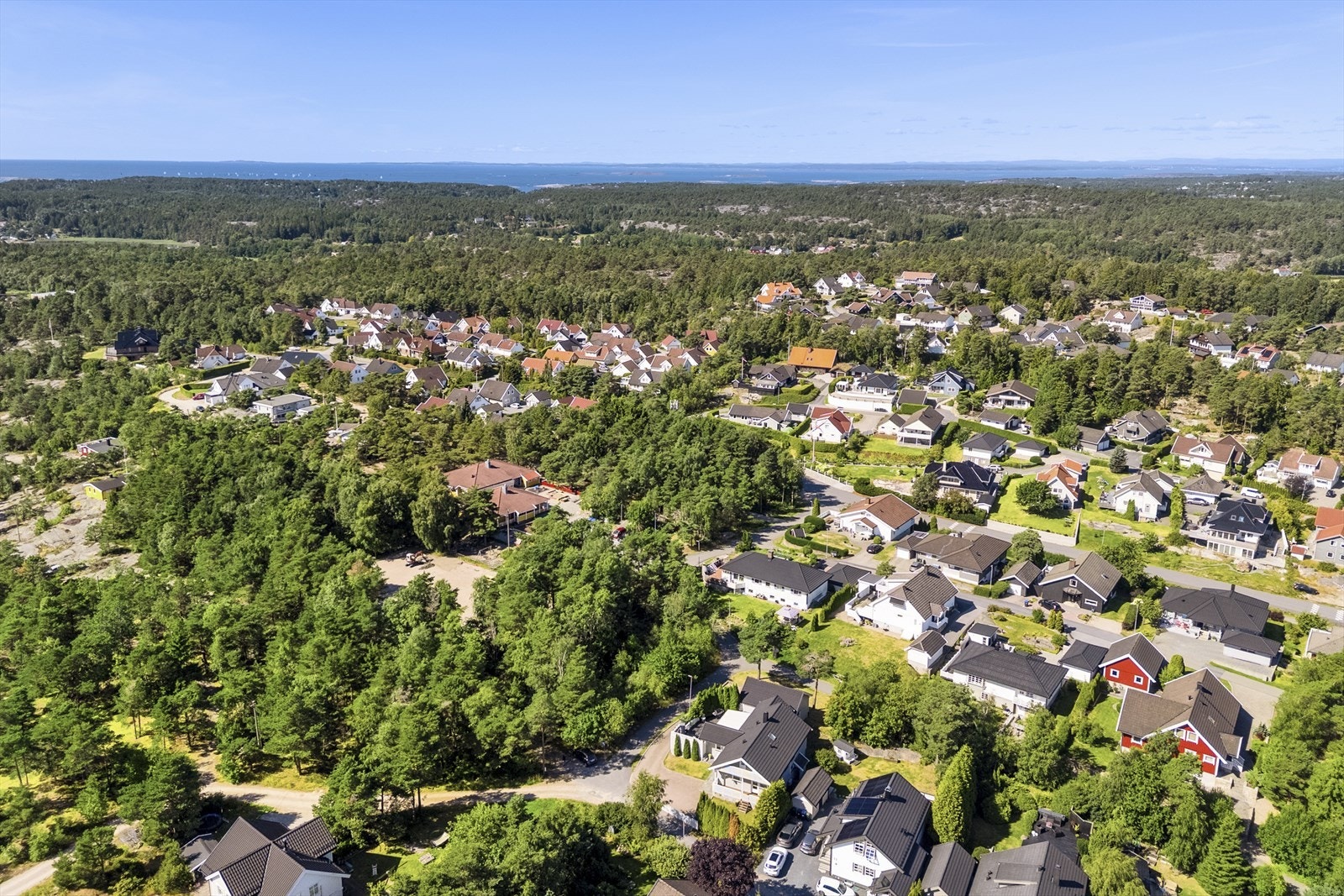 Her finner du blant annet stien opp til Sprinkelet, med trimhytte og utkikkstårn. Fra tårnet, som ligger 130 meter over havet og markerer Fredrikstads høyeste punkt, kan du nyte en fantastisk panoramautsikt over området. Galleribilde