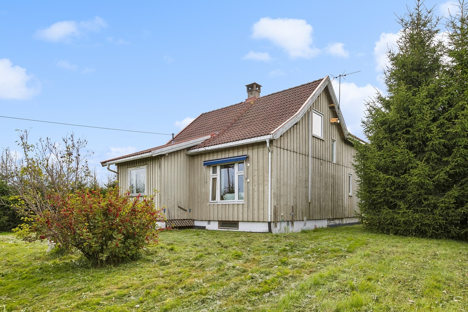 Ytterveggene ble etterisolert og fikk ny kledning i 2005/2006. Galleribilde