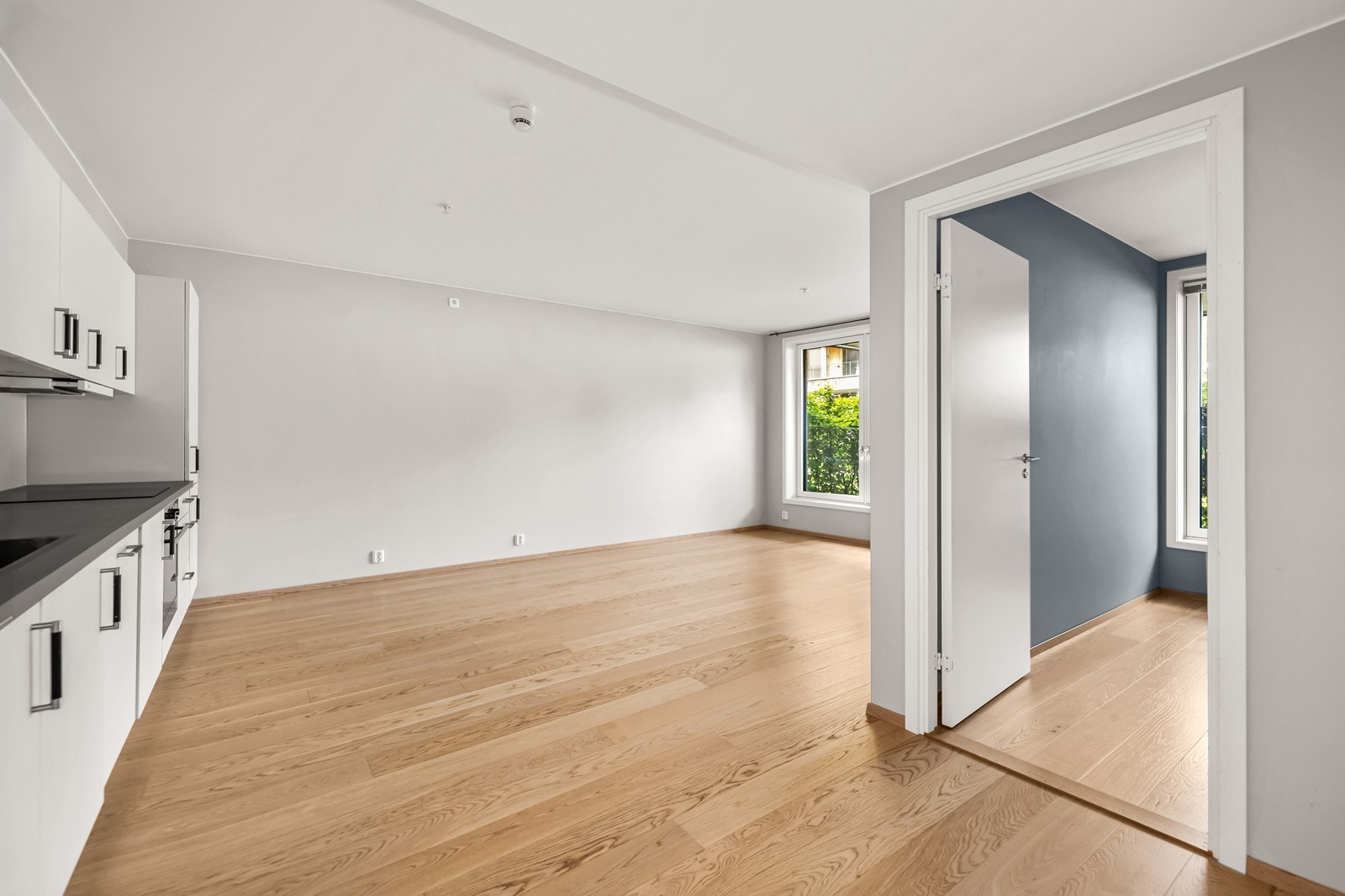 Det er 1-stavs parkett med vannbåren varme. Galleribilde