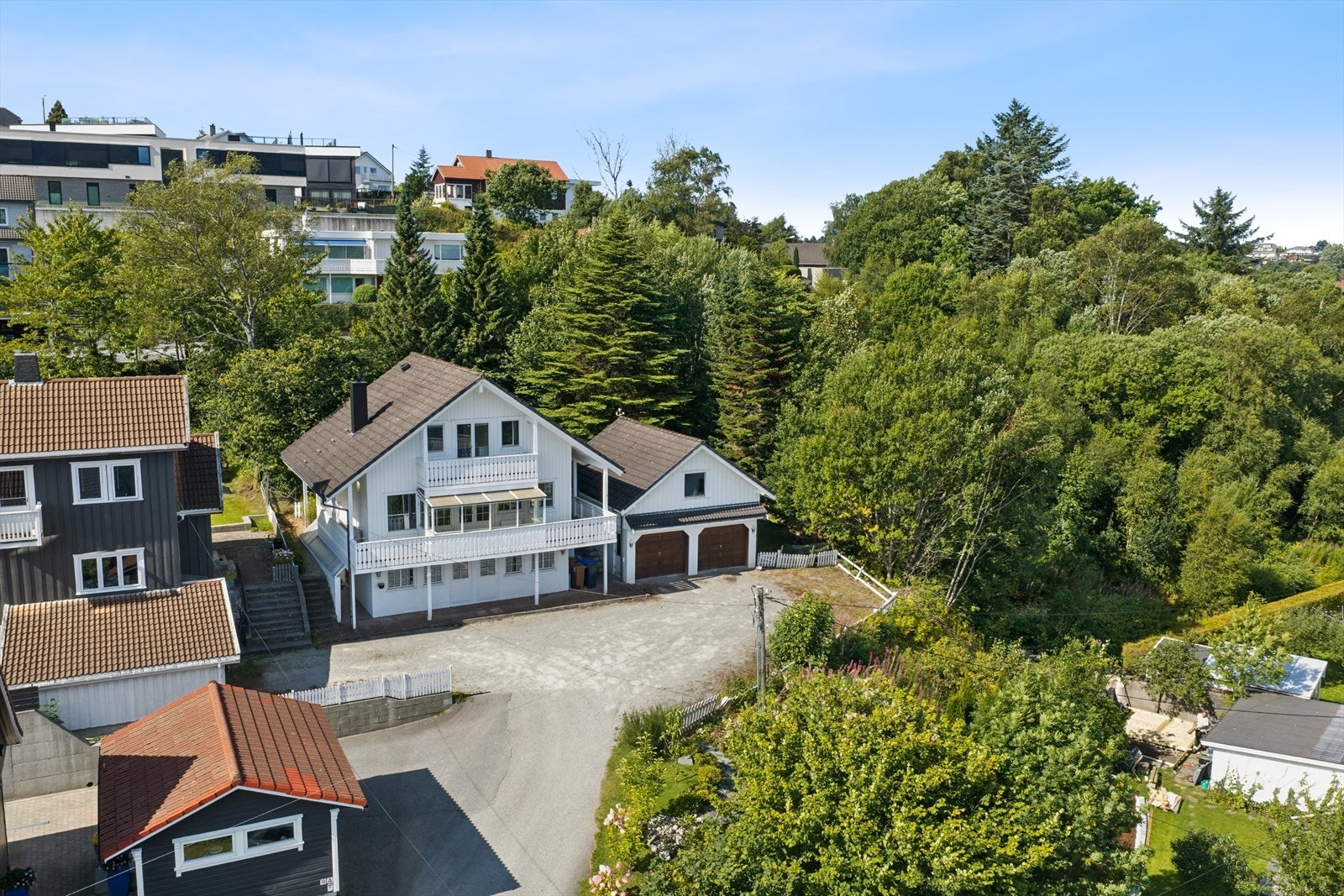 Boligen har behov for modernisering og gir gode muligheter til å sette sitt eget preg. Galleribilde