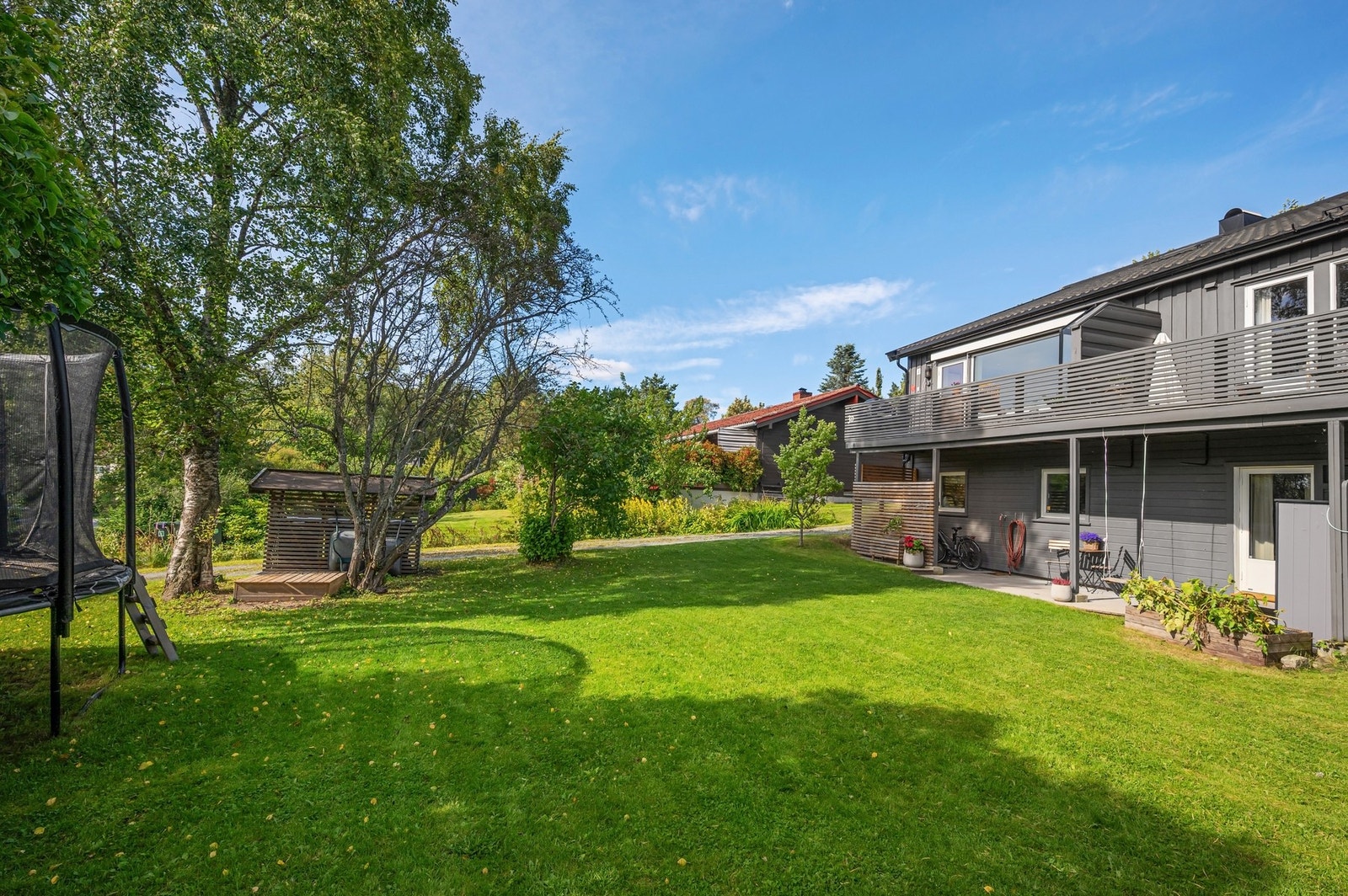 Her får du en flott og innholdsrik familiebolig på 142 m². (Vertikaldelt tomannsbolig) Galleribilde