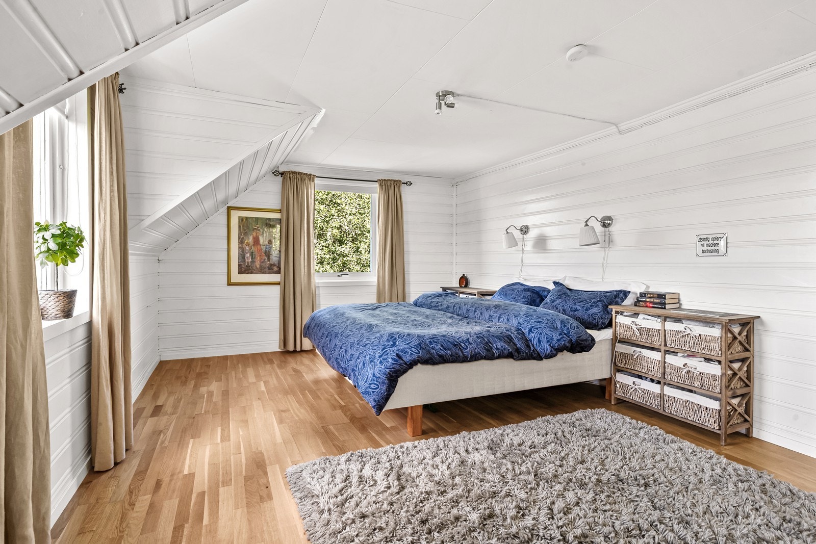Soverom nr. 2 med god plass til seng og tilhørende møblement. Galleribilde