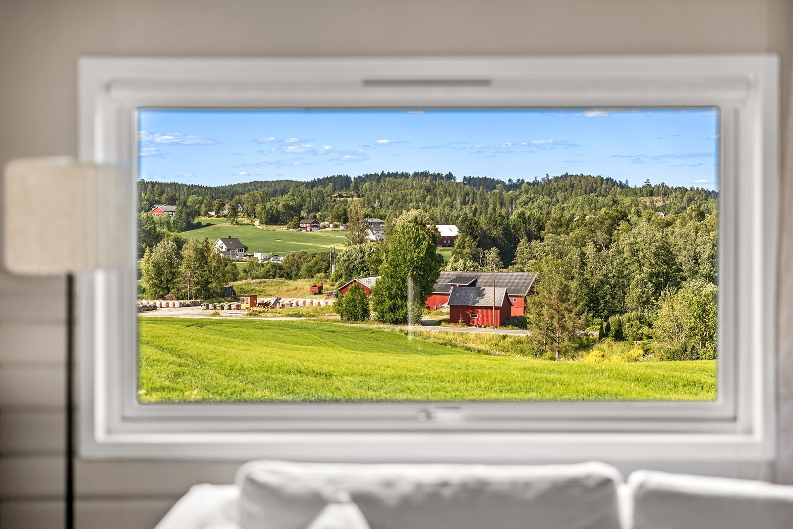 Flott utsyn fra rommet, her bor du helt usjenert uten innsyn. Galleribilde