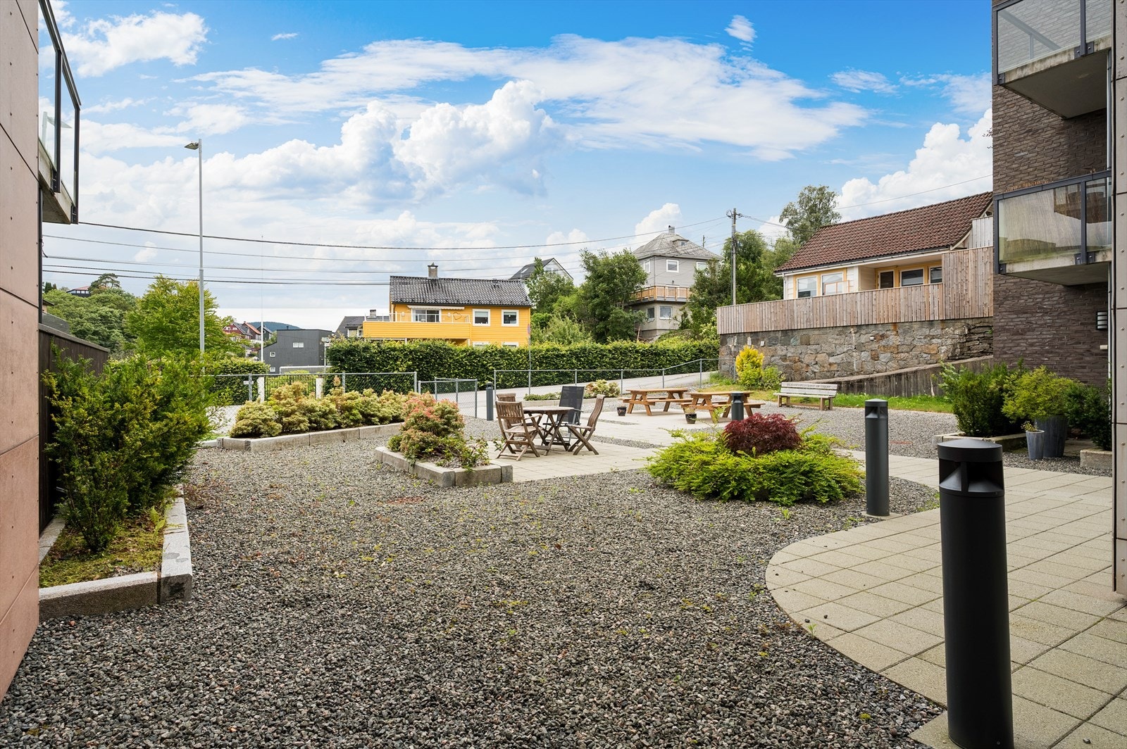 - Sameiet tilbyr pent opparbeidede uteplasser - Galleribilde