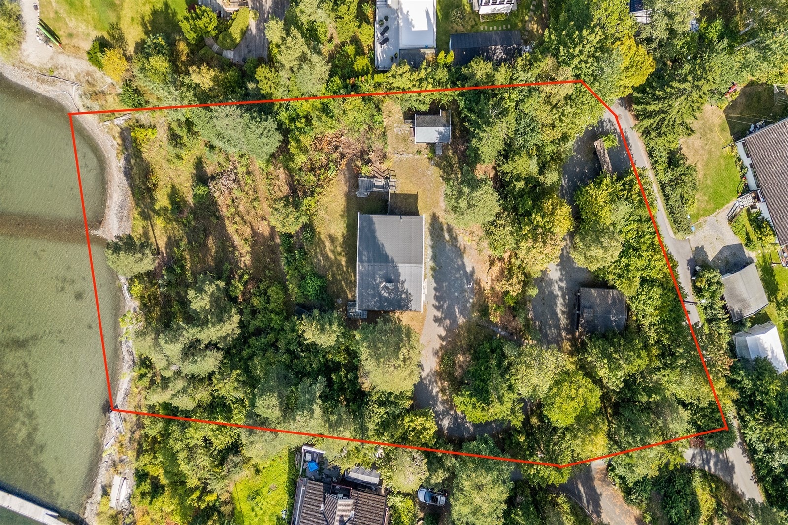 Oversiktskart, hvor tomtegrensene er grovskissert. Se vedlagte matrikkelbrev for nøyaktig angivelse av tomtegrenser. Galleribilde