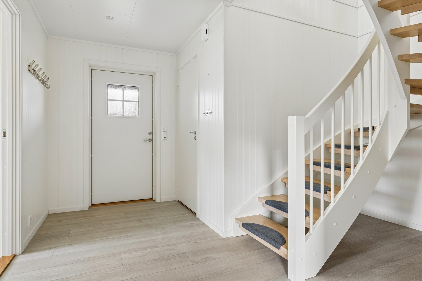 Hall m/trapp Galleribilde