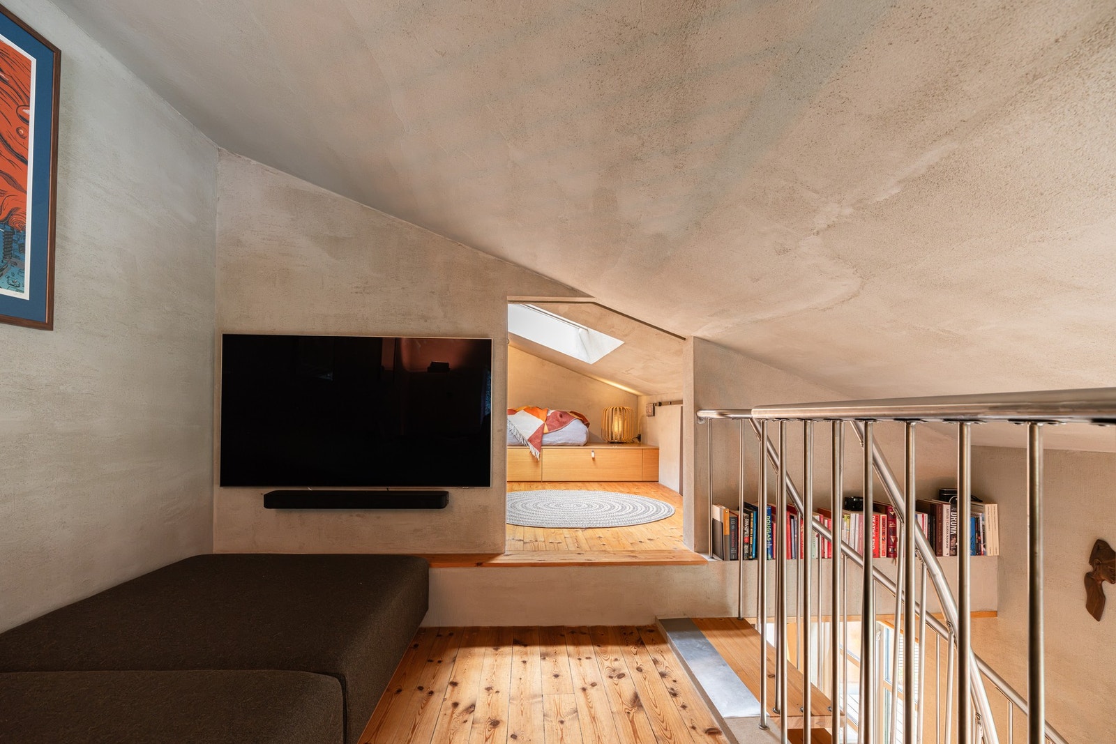 Sofaen er valgt spesielt for dette rommet for kos og hygge, og medfølger ved salg. Galleribilde
