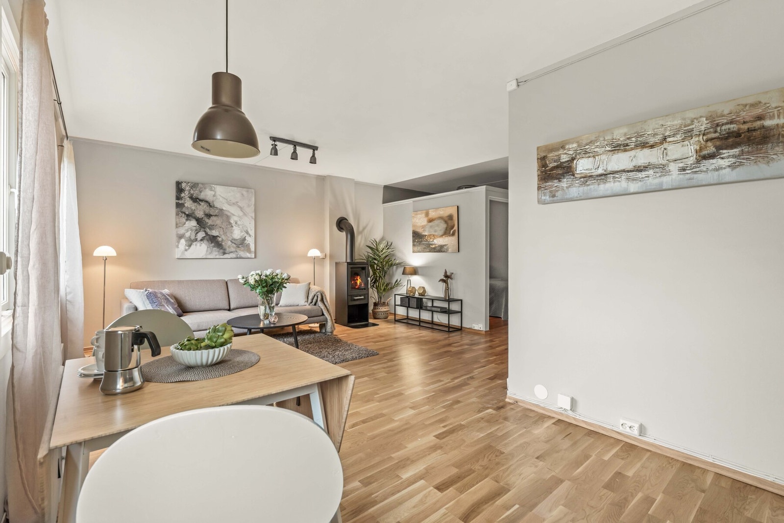 Plass til spisebord på kjøkken. Galleribilde